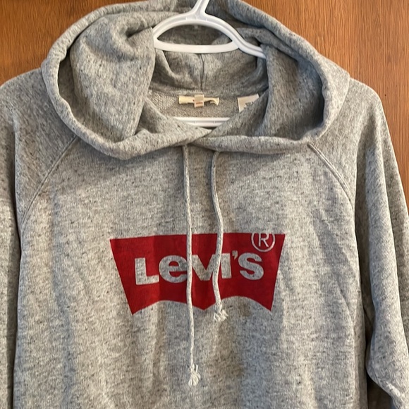 BNWT Levi’s grey hoodie with kangaroo pocket SM - Picture 2 of 6